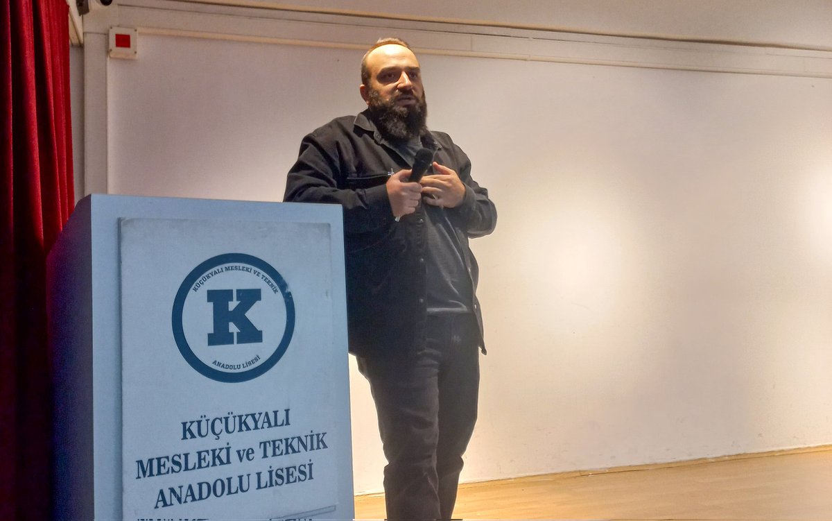 tekderistanbul's tweet photo. Danışma Meclisi Üyemiz, Yüksek Mimar Enes Aluç, Maltepe Küçükyalı Mesleki ve Teknik Anadolu Lisesi'nde "Mimar Bu İşin Neresinde?" konulu konferansı gerçekleştirdi. https://t.co/3AddHFMvMu