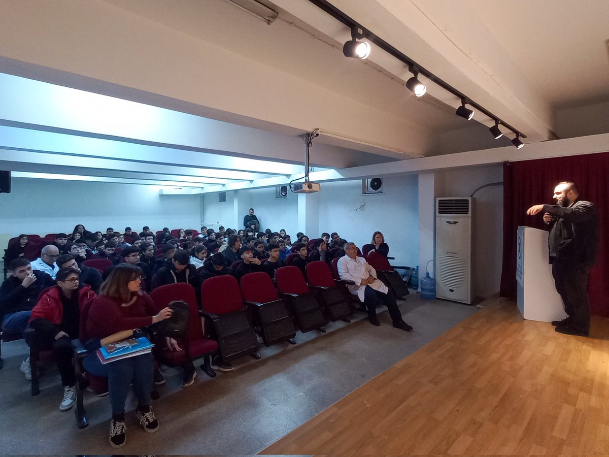 tekderistanbul's tweet photo. Danışma Meclisi Üyemiz, Yüksek Mimar Enes Aluç, Maltepe Küçükyalı Mesleki ve Teknik Anadolu Lisesi'nde "Mimar Bu İşin Neresinde?" konulu konferansı gerçekleştirdi. https://t.co/3AddHFMvMu