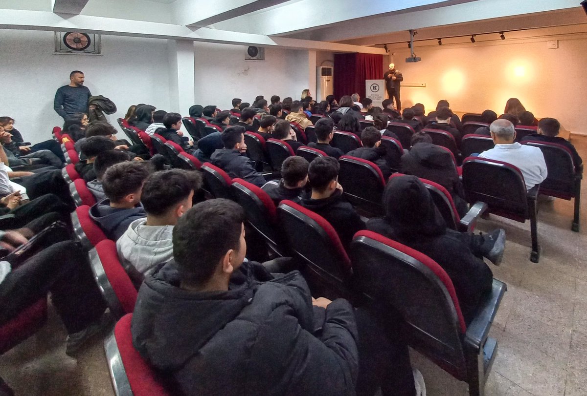 tekderistanbul's tweet photo. Danışma Meclisi Üyemiz, Yüksek Mimar Enes Aluç, Maltepe Küçükyalı Mesleki ve Teknik Anadolu Lisesi'nde "Mimar Bu İşin Neresinde?" konulu konferansı gerçekleştirdi. https://t.co/3AddHFMvMu