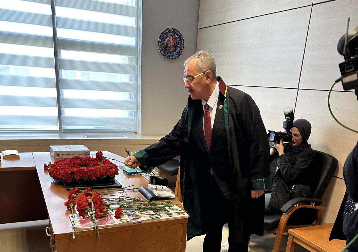 Görevi başında şehit edilen Cumhuriyet Savcımız Mehmet Selim Kiraz’ın şehadetinin yıl dönümü sebebi ile Adalet Bakanımız Sn. Yılmaz Tunç bey ve Yargı mensuplarının katılımları ile düzenlenen törene İstanbul 2 Nolu Baro başkanımız <a href="/avyasinsamli/">Av. Yasin Şamlı</a> ve  heyetimizle birlikte katıldık.