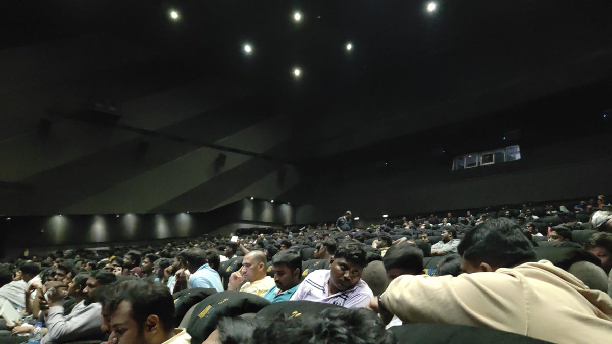 KeralaAjithFc's tweet photo. AK padam Aries plex Audi 1 Housefull 💥

Kerala 1st Day ✅ Trivandram 

#GoodBadUgly https://t.co/cnkiJfCLF7