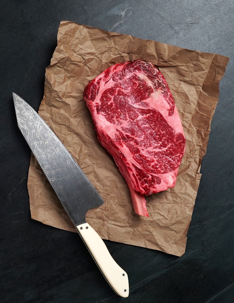 allenbrossteaks's tweet photo. Bone-in cuts = bold flavor and juicy perfection.
Shop USDA Prime Ribeyes, Porterhouses & Filets—all hand-cut and raised in the USA.
Sneak peek: @thblades chef’s knife drops soon.
🔗 https://t.co/qXW66euEve
#AllenBrothers #BoneInSteak #USDAPrime #THBlades #DryAgedBeef https://t.co/amHQUZaGGp