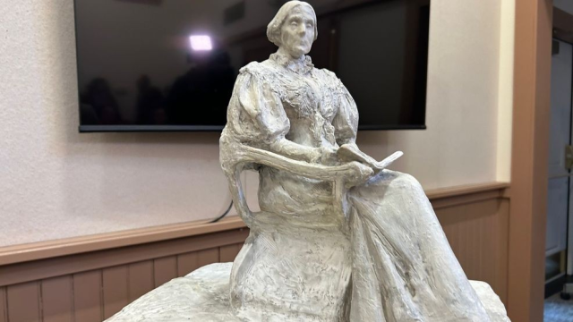 CharissaMesser's tweet photo. For her 205th birthday, #Rochester's Susan B. Anthony Museum &amp; House unveiled the pioneer’s restored statuette thanks to the support of BofA’s #ArtConservationProject — preserving historically significant art for future generations to enjoy! https://t.co/R9zWhIQzDH https://t.co/Bn5DQt3ITs