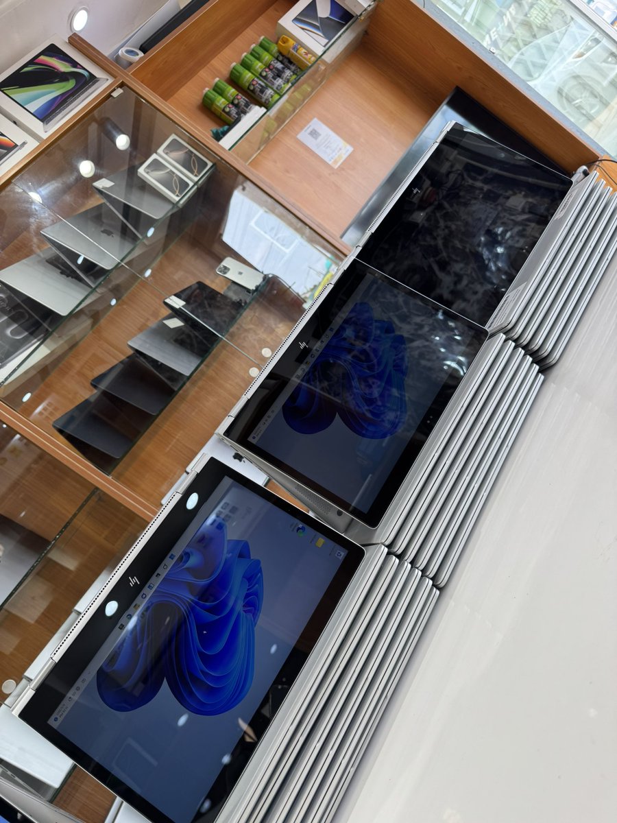 432Gadgets's tweet photo. *HP ELITEBOOK 1030 G2* 
Intel®️ core i7 7th Gen base @2.90ghz, max turbo frequency @3.50ghz
4mb cache 
• Condition:  98% clean
• Screen size : 14 inches"
• Memory speed : 2400mhz 
• Memory: 16GB DDR4 RAM 
• Hard drive : 256GB SSD
• Graphics :  Intel Uhd 620( 4GB )
• FHD display (1920X1080P)   
• USB Thunderbolt port 
• loud speakers 
• Powerbank
• Keyboard light  
• Touchscreen
• X360
• Facial recognition 
• Fingerprint Reader 
• Premium construction and design

GHC5500
0243390563/0534359622