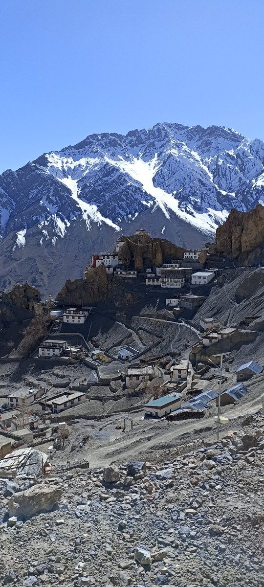 kandhal31's tweet photo. #Dhankar Monastery, #Spiti Valley
Built one thousand years ago on a 1000 feet high mountain and overlooking the heart-stirring sight of the confluence of Spiti and Pin rivers.
#Dhankarmonastery
#spiti
#bikelife https://t.co/jiZCvCmg8X