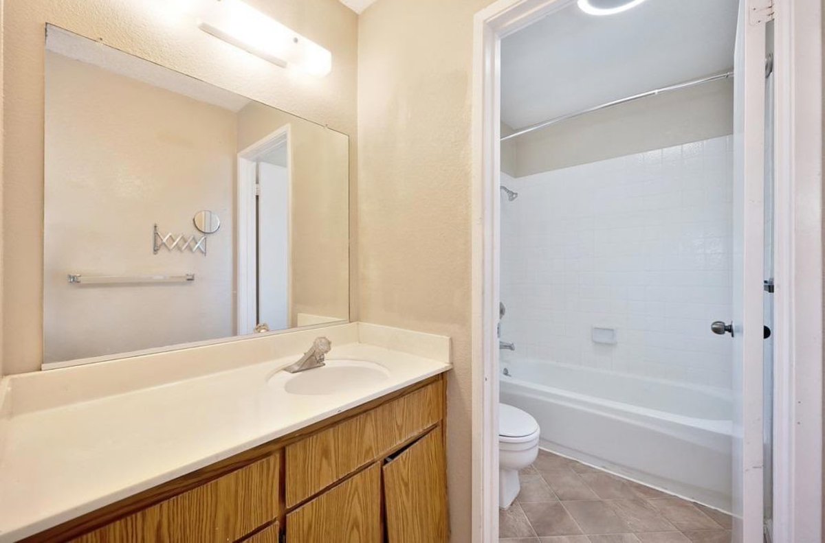 Great cosmetic fixer!! 
Offered at $425,000
2 Bed, 2 Bath
No HOA
Large 2 Car Garage
Private Backyard
Walk to Loomis Restaurants!