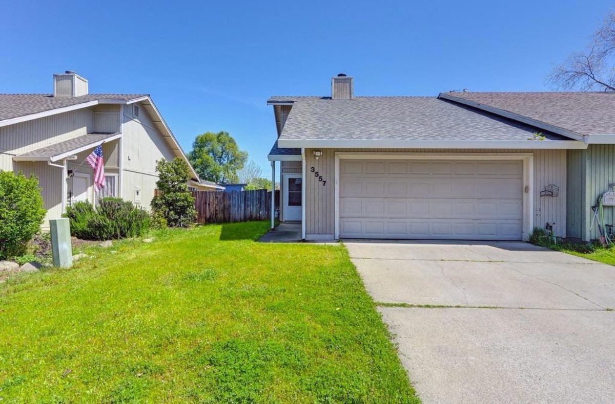 REpro4u's tweet photo. Great cosmetic fixer!! 
Offered at $425,000
2 Bed, 2 Bath
No HOA
Large 2 Car Garage
Private Backyard
Walk to Loomis Restaurants! https://t.co/040ZHGrDSe