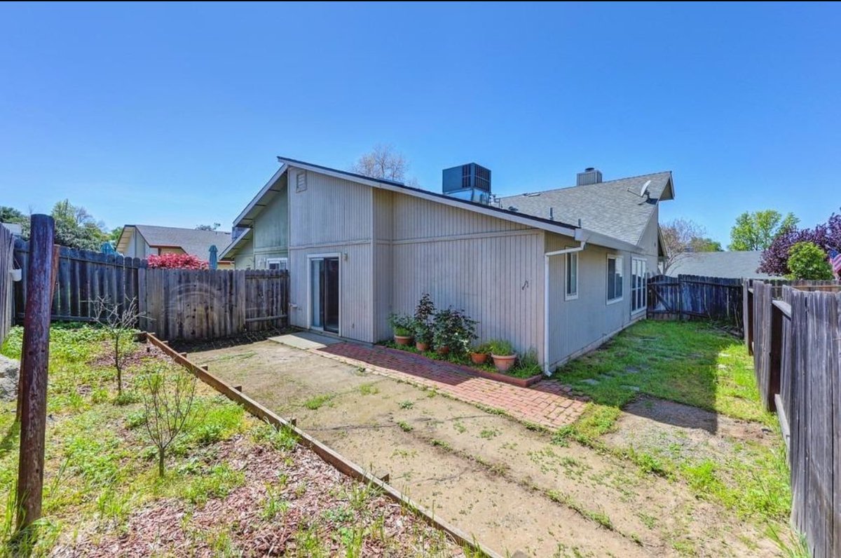 REpro4u's tweet photo. Great cosmetic fixer!! 
Offered at $425,000
2 Bed, 2 Bath
No HOA
Large 2 Car Garage
Private Backyard
Walk to Loomis Restaurants! https://t.co/040ZHGrDSe