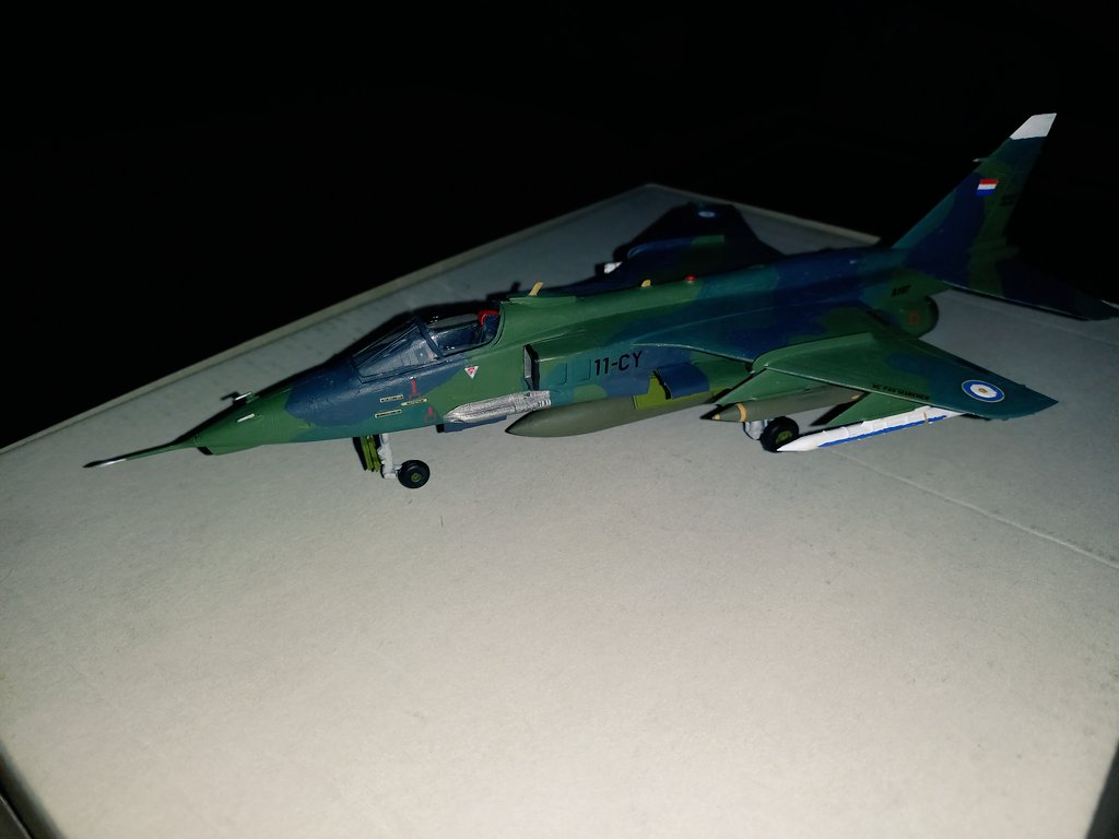 amato_tania's tweet photo. Y después de más de un mes finalmente termine el Jaguar A en escala 1/72. Lo malo de los jets modernos llevan mucho tiempo #Jaguar #JaguarA #Scale172 #Hobbyboss https://t.co/7yMrgBWOWu