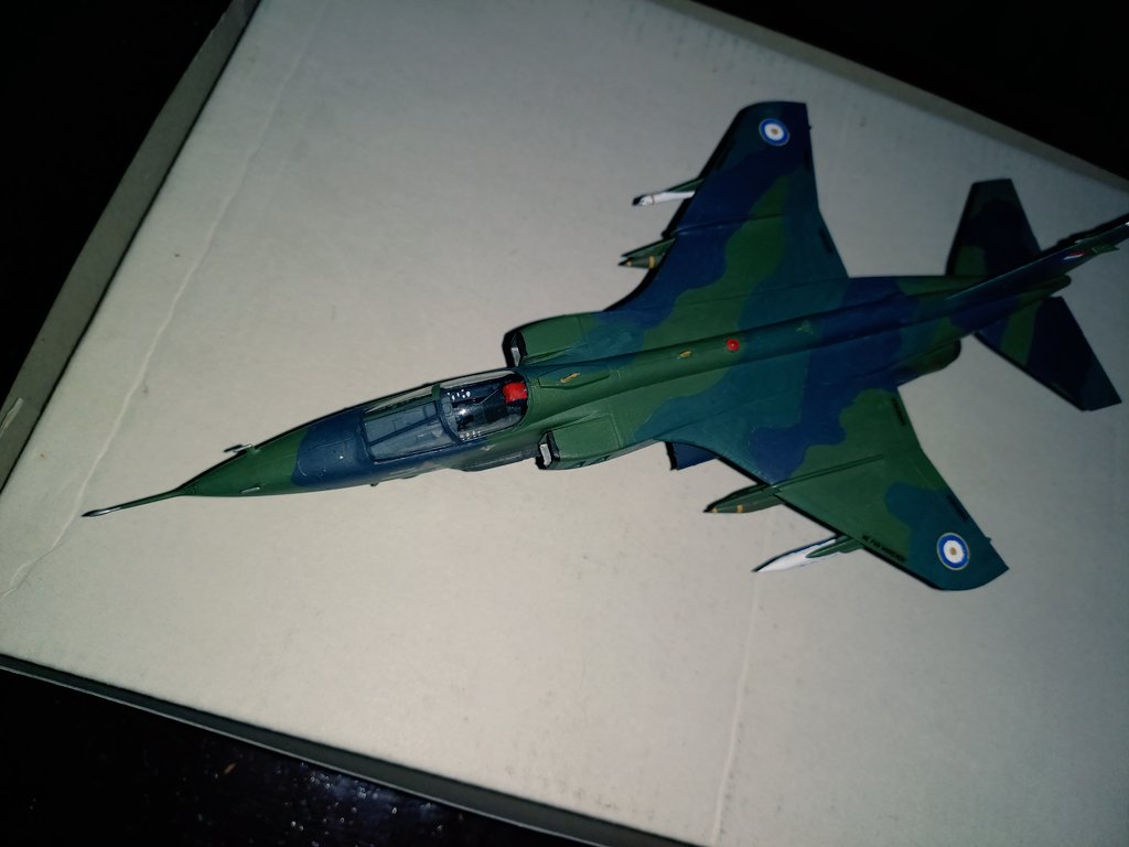 amato_tania's tweet photo. Y después de más de un mes finalmente termine el Jaguar A en escala 1/72. Lo malo de los jets modernos llevan mucho tiempo #Jaguar #JaguarA #Scale172 #Hobbyboss https://t.co/7yMrgBWOWu