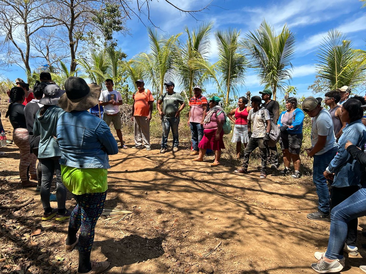 AmigosForChrist's tweet image. In August 2023, the community of Mayocunda celebrated the completion of their clean water system. Today, they’re paying it forward in the community of Manzano 2, who will complete their water system this year. The future is bright!

#PeopleOverProgress #PathToTransformation