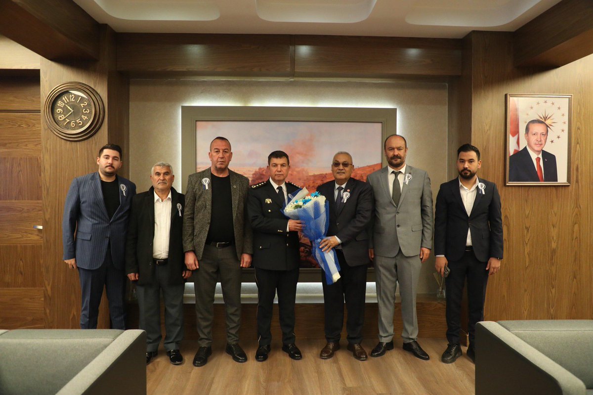 Teşkilatımızın 180. yılı münasebetiyle İl Emniyet Müdürümüz Sayın Celal Özcan’ı ziyaret ederek çiçek takdim ettik. Şehitlerimizi rahmetle, gazilerimizi minnetle anıyoruz.