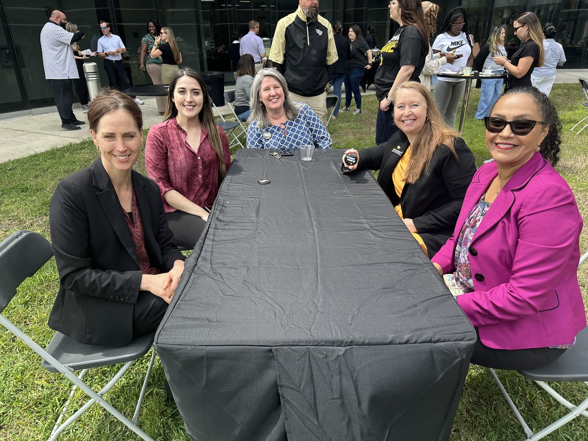 In the #UCFDayOfGiving spirit, some of our faculty and staff joined in on a celebratory collegewide picnic outside the Teaching Academy this afternoon filled with games and even visits from service dogs in training! Join us in giving to UCF today below👇🏼
go.ucf.edu/3Vv8RNM