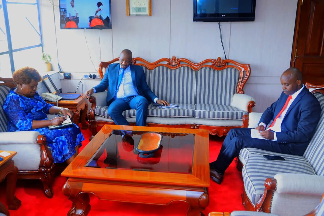 kipkuruichepp's tweet photo. Earlier today ,i paid a courtesy call on Hon. Alice Wahome, Cabinet Secretary for Lands, Public Works, Housing and Urban Development, to discuss the progress of the transfer of functions and attendant resources to county governments.
@WahomeHon @IGRTC_KE
#IGRTC https://t.co/86lG9S04US