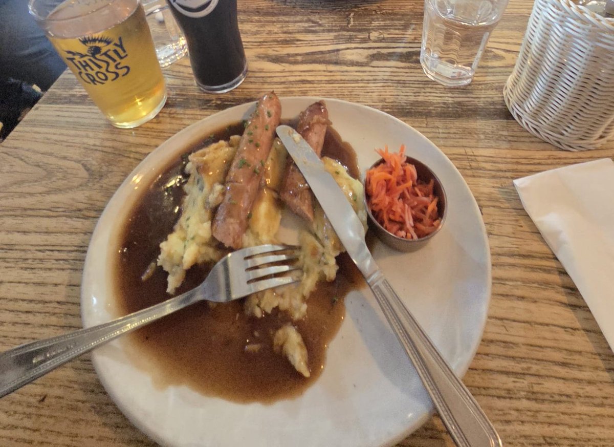 Mark10867486's tweet photo. Read the reviews, and they weren't wrong. The food is great, staff top notch give it a try.... #edinburgh #makarsmashbar https://t.co/fatyvJpwMm