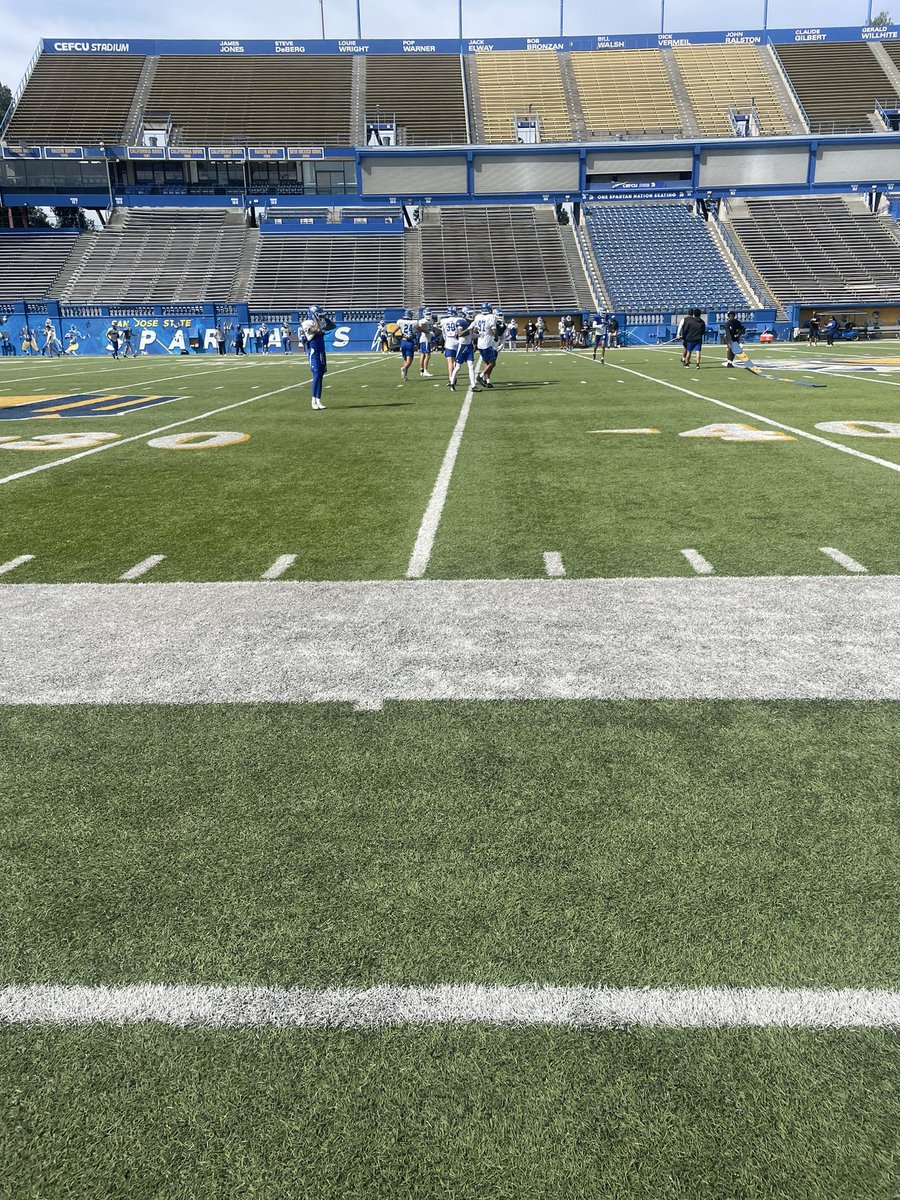jamisonazz_'s tweet photo. Had a Blast at @SanJoseStateFB Practice on a Unofficial Visit ⭐️

Talked with some of the best coaches about the next level. Hope to be back soon. @CoachStutzmann @STBUILTFootball @CoachPapin https://t.co/ESYocs2VvP