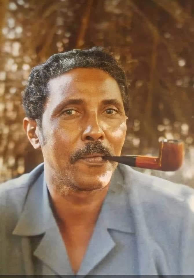 Alla yaa raxma 
adeer Axmed Saleebaan Dafle🤲

- Mid kamida kubaartii dunida Afrikaanka iyo ta soomaalidaba kusoo jaastay Gaylame aan garabkiisa xiddigaha, calamada, liidadka, Astaanta qaranka iyo garaaddaduba ka degi jirin, xilka iyo darajaduna haybadda uu ku xaragoodo ahayd.🇸🇴