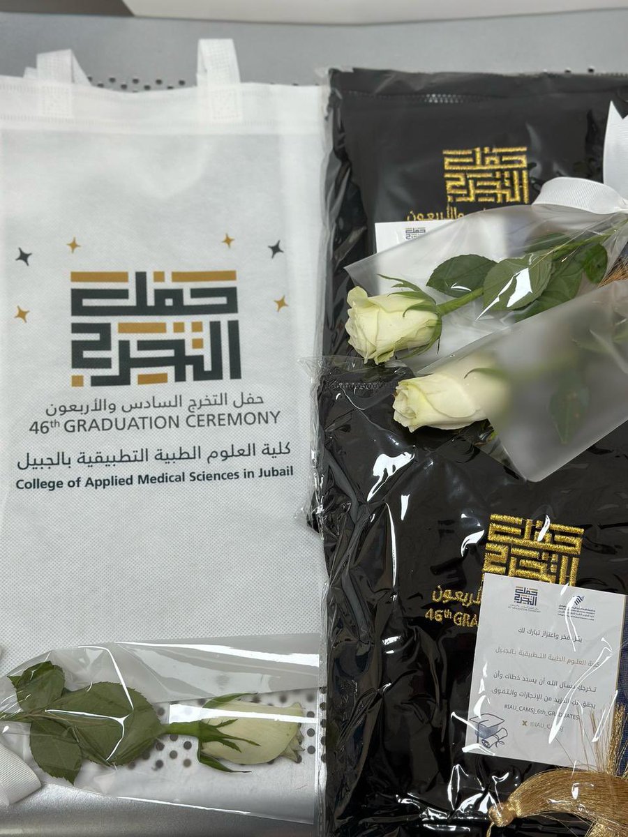 222Camsj's tweet photo. ها قد لمعت في عيوننا  احلام الطفولة 
وتقف على تلك الطرقات تأخذ بينا للملتقى 
حيث حلم الليالي وجهود الأيام تتوج بتاج التخرج 👩🏻‍🎓
الامس واليوم  ومن نفس البوابة حيث دخلنا عالم السنة التحضيرية 
نمشي لنستلم عباءة التخرج ونقول 
هاقد انطوت الصعاب وتحقق ماكان بالأمس حلماً
شاركونا صوركم🎓 https://t.co/Cbtf8vswYn