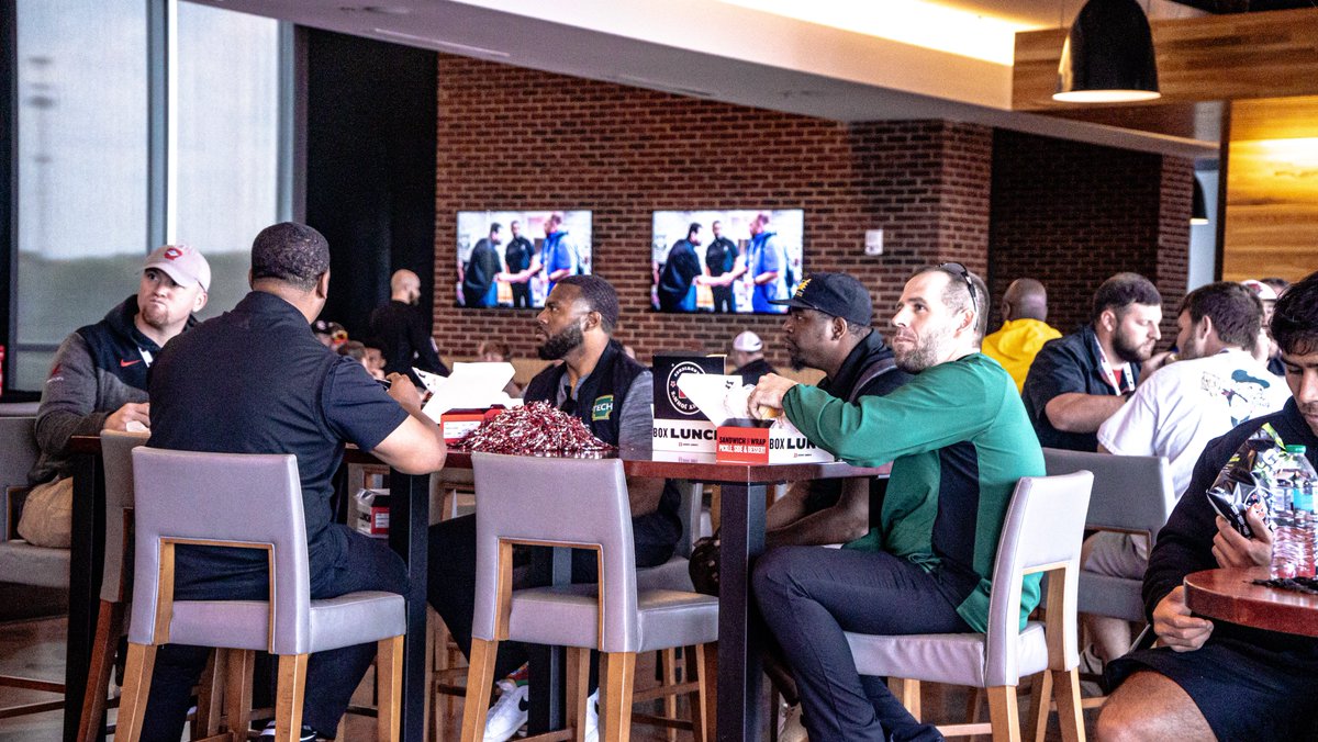 Arkansas State Football (@astatefb) on Twitter photo 𝐒𝐭𝐫𝐞𝐧𝐠𝐭𝐡, 𝐒𝐩𝐞𝐞𝐝, & 𝐂𝐮𝐥𝐭𝐮𝐫𝐞.
Coach Jones breaking down how we build elite athletes from the inside out.
#WolvesUp🐺 x #NaturalStateFootball💎 𝐒𝐭𝐫𝐞𝐧𝐠𝐭𝐡, 𝐒𝐩𝐞𝐞𝐝, & 𝐂𝐮𝐥𝐭𝐮𝐫𝐞.
Coach Jones breaking down how we build elite athletes from the inside out.
#WolvesUp🐺 x #NaturalStateFootball💎