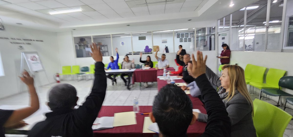 Conalep_DelSol's tweet photo. ☀️🤝 Sesión de integración del Comité de Vinculación exitosa con empresarios, municipio, docentes y directivos revisando planes para  más oportunidades para nuestros y estudiantes. ¡Juntos construimos su futuro! 💪 
@Conalep_Edomex
#ApasionadamenteCONALEP https://t.co/LuIyZRen0w