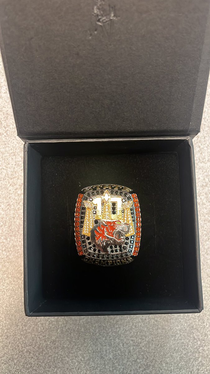 They are big….. and beautiful 🤩 

#statechamps #10time #staterecord #ChasingX #Threepeat #wisfb #iagdtbat