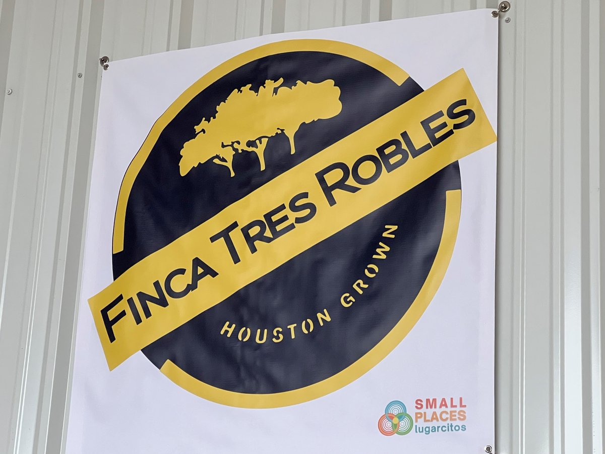 🌱 Big congrats to @fincatresrobles on the grand opening of their amazing new farm, store, teaching kitchen &amp; more in Houston’s 2nd Ward! 🎉

We’re proud to support this inspiring urban farm through our partnership with @feedingamerica 💚

#houstonfoodbank #urbanfarming