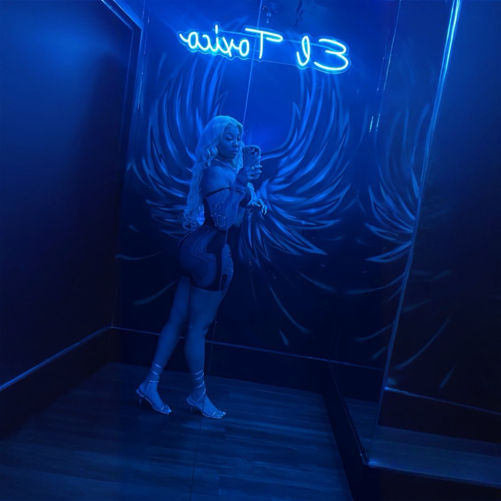 xhotsakex's tweet photo. El tóxica with a halo🪽 https://t.co/i9R0PSKHFx
