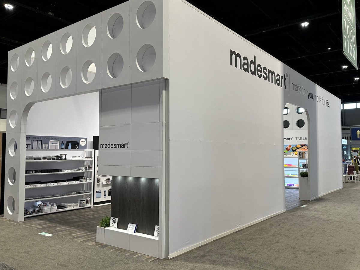 LakeshoreEx's tweet photo. An enclosed #tradeshowexhibit can offer an air of mystery and an exclusive vibe which makes visitors even more curious to know what kind of VIP experience awaits inside. @iammadesmart nailed this design concept at @TIH_Show last month! #ExperienceLakeshore #housewares #tradeshows https://t.co/tmqiK5pZG0