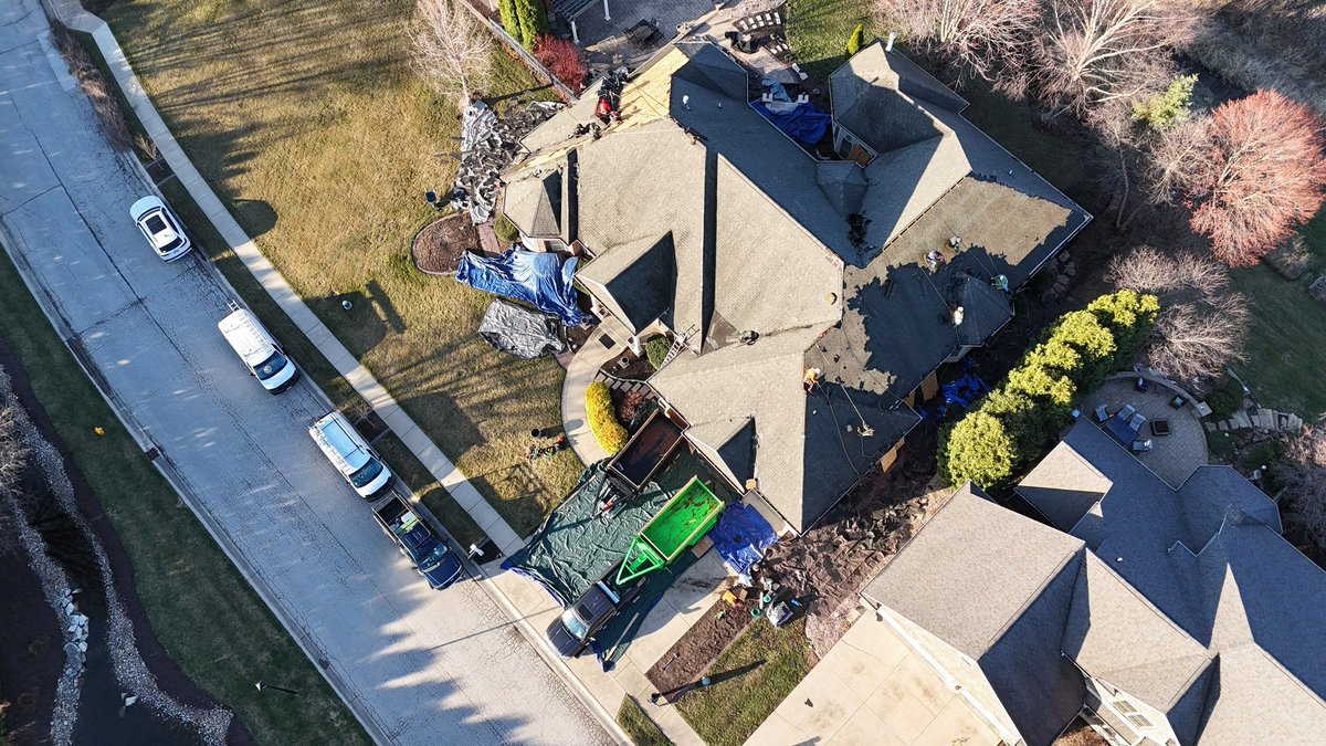 MalarkeyRoofing's tweet photo. We are grateful to RoofSmith Inc. for helping us build a cleaner and  greener future, one roof at a time!  🏡💚 Amazing work bringing this roof to life, RoofSmith Inc.! 👏

Vista® AR shingles shown in Weathered Wood Plus (only available out of OKC)

#RoofingContractors @Holcim https://t.co/0IVscLeuKI