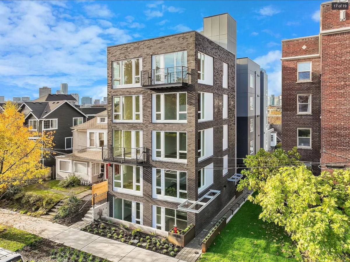The Austin City Council voted 10-1 to allow up to 5-story, single-stair buildings. Austin joins a growing list of North American cities &amp; states bringing back the once popular building type and allowing more flexibility in the types of housing produced in the City.

📍Austin, TX
