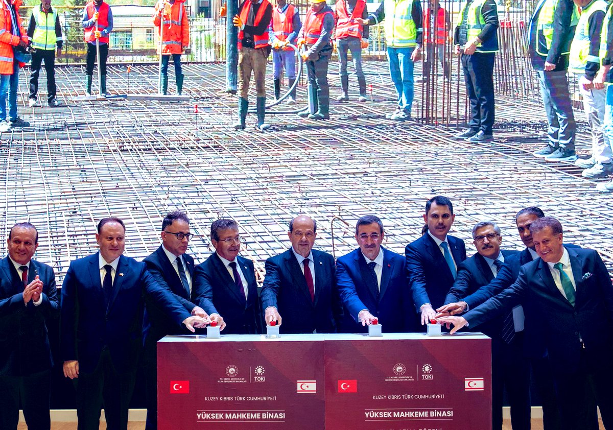 HuseyinYayman's tweet photo. 📍Lefkoşa 🇹🇷

Kuzey Kıbrıs Türk Cumhuriyeti’nde, Cumhurbaşkanımız Sayın @RTErdogan’ın liderliğinde hayata geçirilen Cumhurbaşkanlığı yerleşkesi ile Meclis Binalarımızı Mayısta açıyoruz. 

Bu dev eserlerin yanında,

✅KKTC Yüksek Mahkeme Binası
✅Millet Kütüphanesi’nin binası 
✅Lefkoşa Yeni Devlet Hastanesi
✅TOKİ ile sosyal konutlar yapacağız
✅Burhan Nalbantoğlu Sağlık Kampüsü Renovasyonu yapılıyor 
✅Millet bahçesi ve cami projelerimizi yakında tamamlanıyor 

KKTC Cumhurbaşkanı @ErsinrTatar , Cumhurbaşkanı Yardımcımız @_cevdetyilmaz ve KKTC Başbakanı Ünal Üstel, Bakanımız @murat_kurum, KKTC Bakanlar ve milletvekilleriyle katıldık. 

Bu dev eser ve projelerin hayata geçirilmesinde büyük emekleri olan başta Cumhurbaşkanımız @RTErdogan’a Cumhurbaşkanı yardımcımız @_cevdetyilmaz’a, Bakanımız @murat_kurum olmak üzere emeği geçen herkese teşekkür ederiz.

Bu güzel eserlerin KKTC halkına hayırlı uğurlu olmasını diliyorum🇹🇷