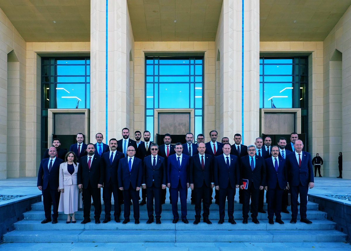 HuseyinYayman's tweet photo. 📍Lefkoşa 🇹🇷

Kuzey Kıbrıs Türk Cumhuriyeti’nde, Cumhurbaşkanımız Sayın @RTErdogan’ın liderliğinde hayata geçirilen Cumhurbaşkanlığı yerleşkesi ile Meclis Binalarımızı Mayısta açıyoruz. 

Bu dev eserlerin yanında,

✅KKTC Yüksek Mahkeme Binası
✅Millet Kütüphanesi’nin binası 
✅Lefkoşa Yeni Devlet Hastanesi
✅TOKİ ile sosyal konutlar yapacağız
✅Burhan Nalbantoğlu Sağlık Kampüsü Renovasyonu yapılıyor 
✅Millet bahçesi ve cami projelerimizi yakında tamamlanıyor 

KKTC Cumhurbaşkanı @ErsinrTatar , Cumhurbaşkanı Yardımcımız @_cevdetyilmaz ve KKTC Başbakanı Ünal Üstel, Bakanımız @murat_kurum, KKTC Bakanlar ve milletvekilleriyle katıldık. 

Bu dev eser ve projelerin hayata geçirilmesinde büyük emekleri olan başta Cumhurbaşkanımız @RTErdogan’a Cumhurbaşkanı yardımcımız @_cevdetyilmaz’a, Bakanımız @murat_kurum olmak üzere emeği geçen herkese teşekkür ederiz.

Bu güzel eserlerin KKTC halkına hayırlı uğurlu olmasını diliyorum🇹🇷