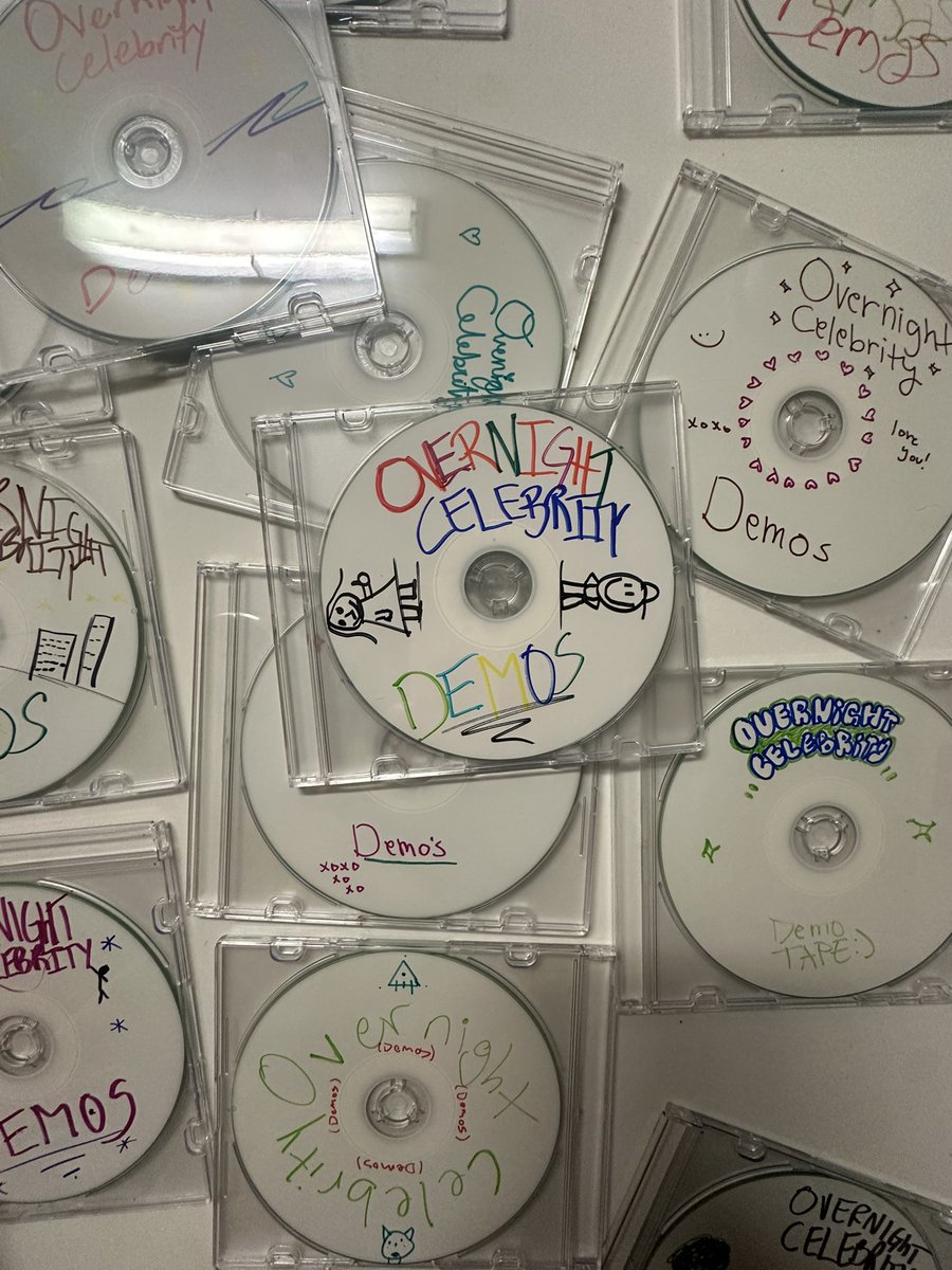 strwbrysunset's tweet photo. shout out to my older cousins who taught me limewire and burning CDs as a kid 🍋‍🟩💽 https://t.co/Mz4gWIuIhf