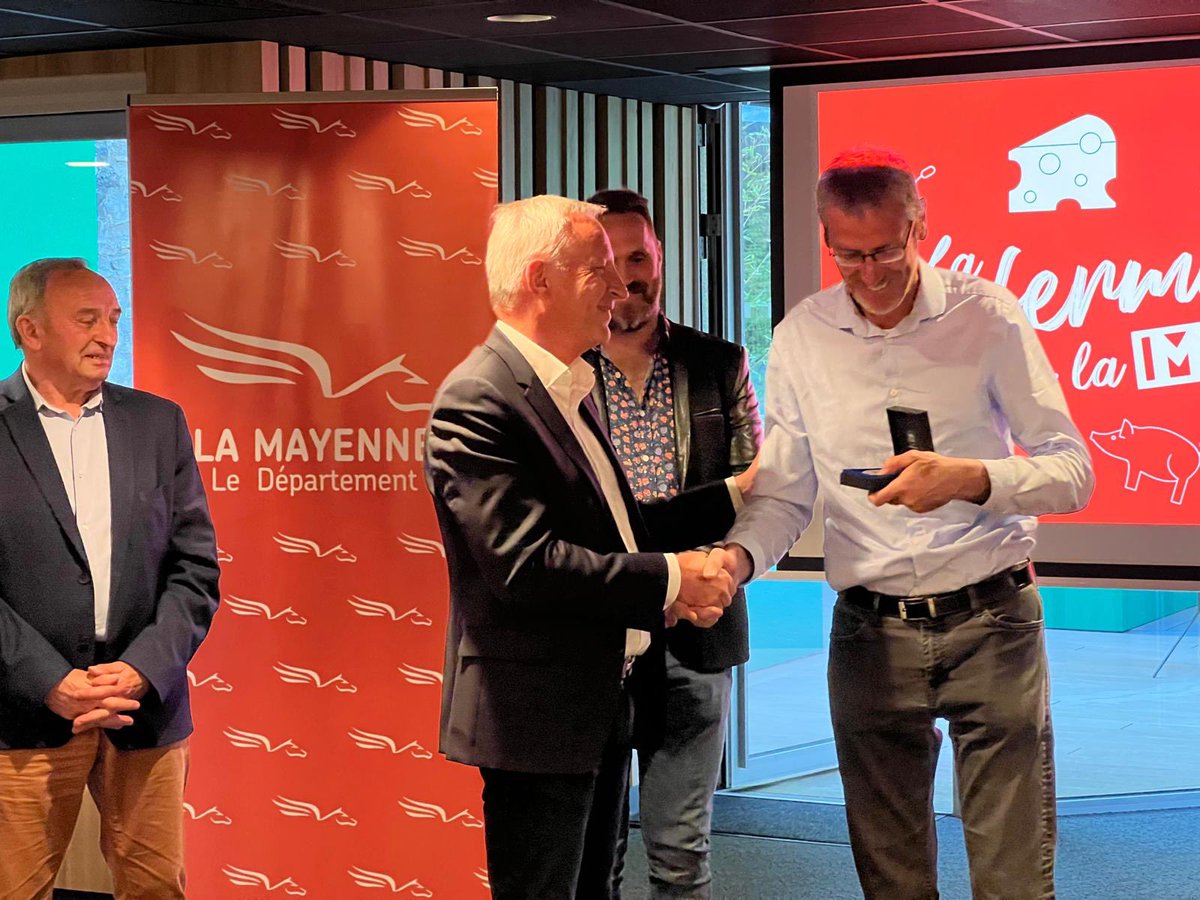 Olivier Richefou (@olivierrichefou) on Twitter photo Aux côtés de <a href="/FauconBenoit/">Benoît Faucon</a>, Président de la Chambre d’Agriculture et des élus de <a href="/lamayenne/">La Mayenne, le Département</a> , j’ai eu le plaisir de remettre la Médaille du Département à <a href="/SGuioullier/">Stéphane GUIOULLIER</a>, ancien président, pour lui témoigner notre gratitude et le remercier de son engagement pour notre #agriculture Aux côtés de <a href="/FauconBenoit/">Benoît Faucon</a>, Président de la Chambre d’Agriculture et des élus de <a href="/lamayenne/">La Mayenne, le Département</a> , j’ai eu le plaisir de remettre la Médaille du Département à <a href="/SGuioullier/">Stéphane GUIOULLIER</a>, ancien président, pour lui témoigner notre gratitude et le remercier de son engagement pour notre #agriculture