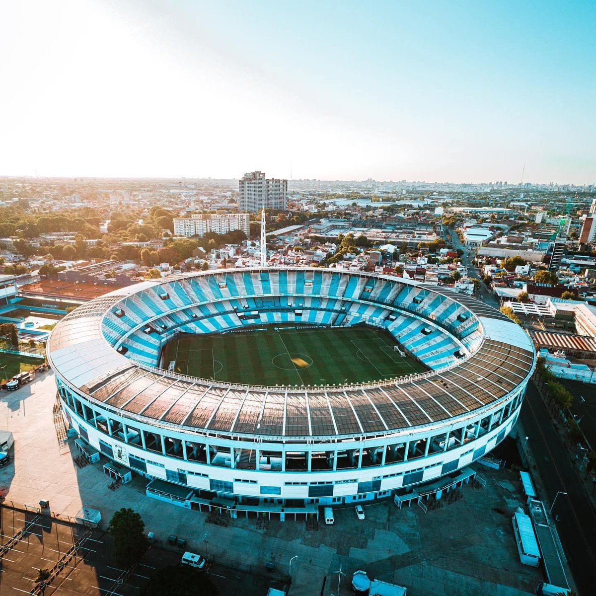 ¡ATENCIÓN HINCHAS DE #RACING! ⚠️

👉 <a href="/ML_Argentina/">Mercado Libre Argentina</a> tiene preparada una SORPRESA para el debut como local en la CONMEBOL <a href="/Libertadores/">CONMEBOL Libertadores</a> 🔥

🎁 La Academia jugará sin público, pero estén atentos a las redes sociales de Mercado Libre que al final del partido algo va a pasar 😲