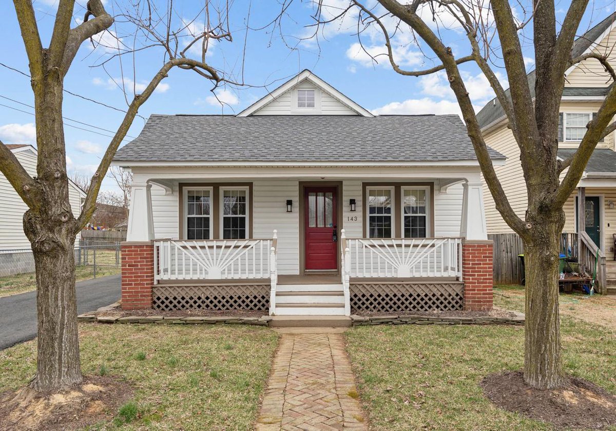listi_app's tweet photo. 🚀 Buy your next home in Fredericksburg with crypto!
📍 143 Bend Farm Rd, VA
💰 $365K | BTC, ETH, USD accepted
🛏️ 3 Beds | 🛁 2 Baths | 📐 1,303 sq ft
✅ Perfect blend of comfort + blockchain convenience
📩 DM us for details!
#CryptoHomes #BuyWithCrypto #VirginiaRealEstate #Listi