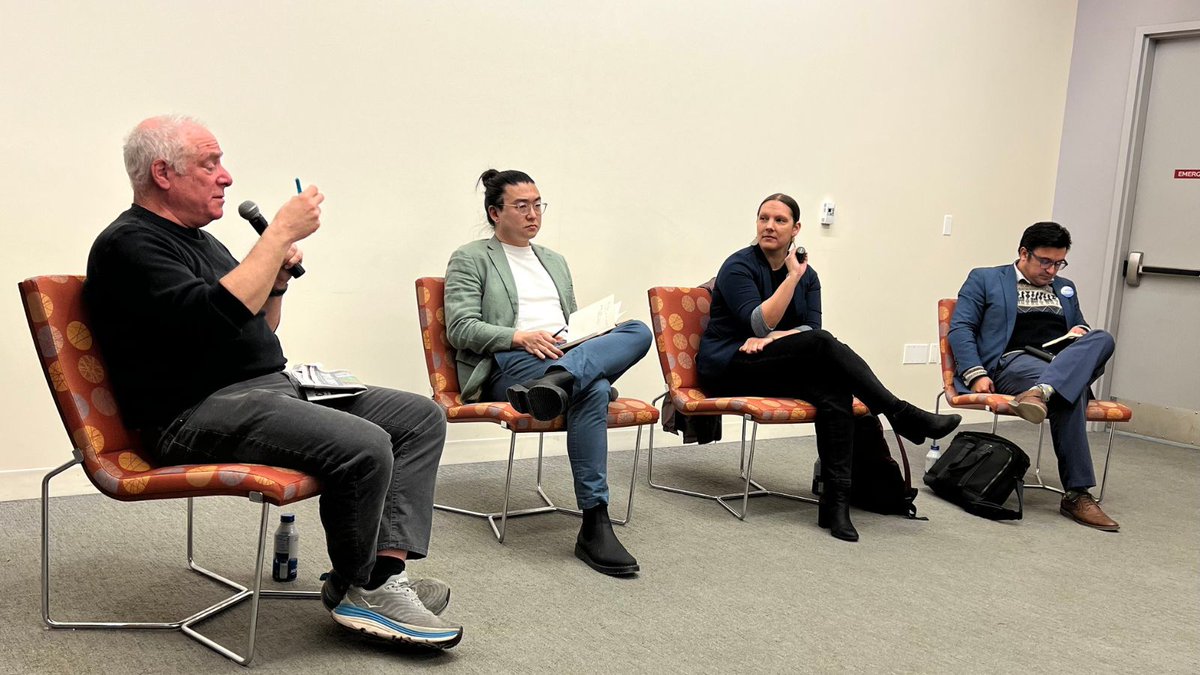 Roosevelt University tweet media