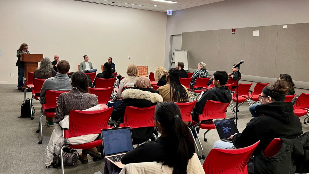 Roosevelt University tweet media