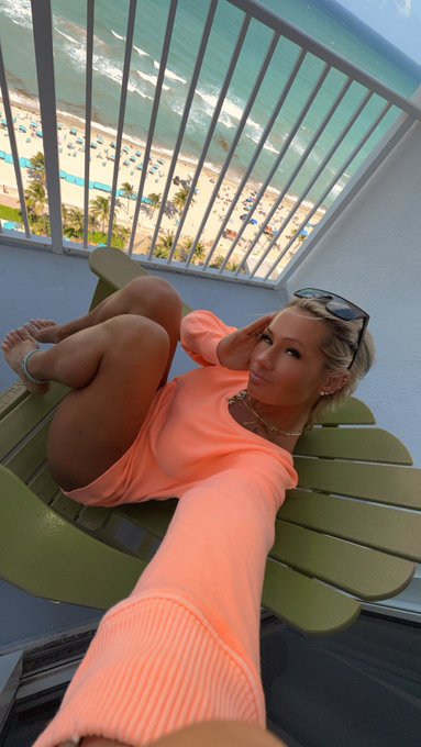 Watch ᗷᗩ𝗂ᒪ𝖤Y♡︎'s leaked NSFW photo on TwXstars