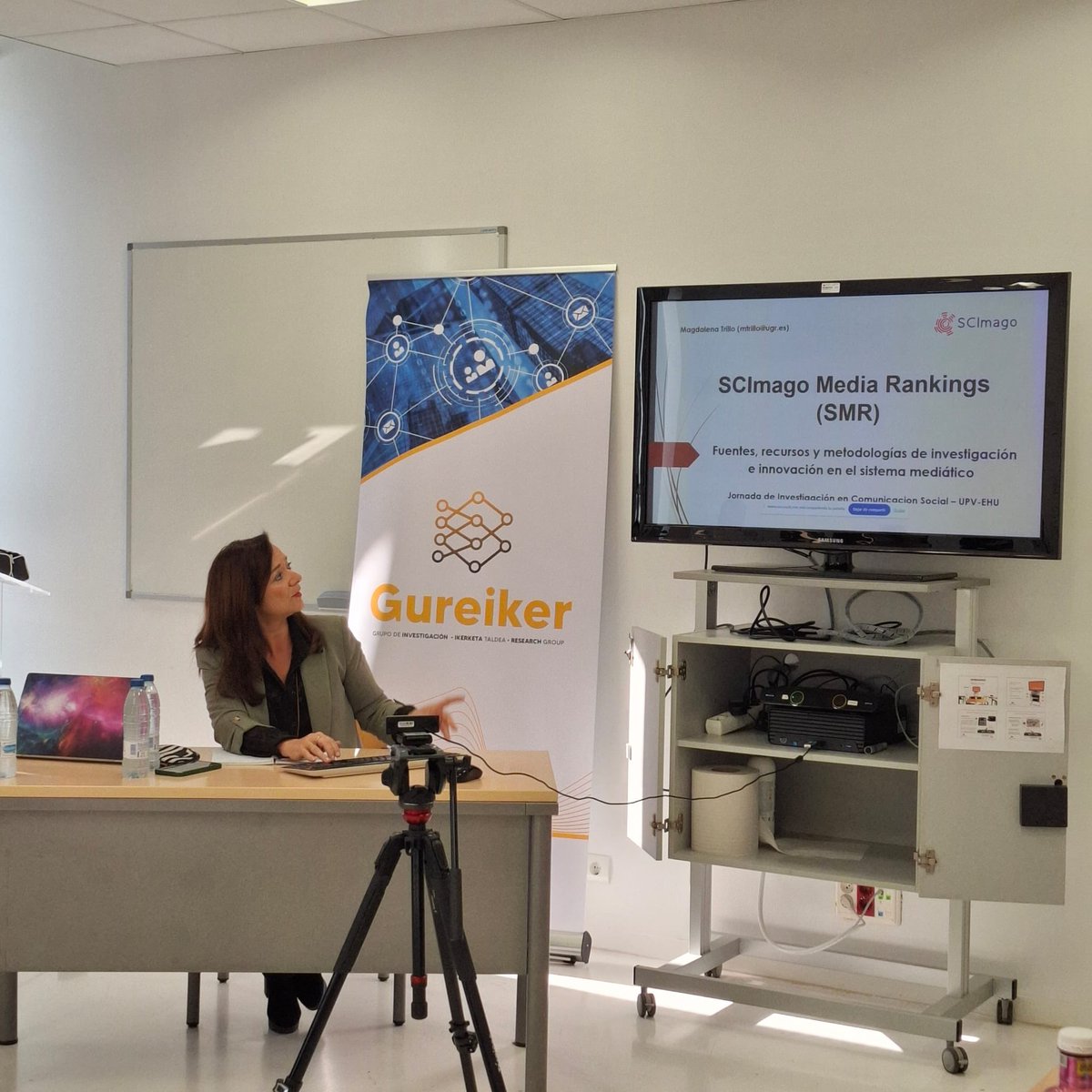 Gureikertaldea's tweet image. Hoy hemos asistido a la Jornada de Investigación en Comunicación Social celebrada en nuestra Facultad @upvehu_gkz_csc👥🕵️🌐Hemos aprendido con las ponencias de @magdatrillo, @mcarvajal_ y María Luisa Humanes (@urjc) 🗣️ ¡Muchísimas gracias a todos los ponentes y asistentes!