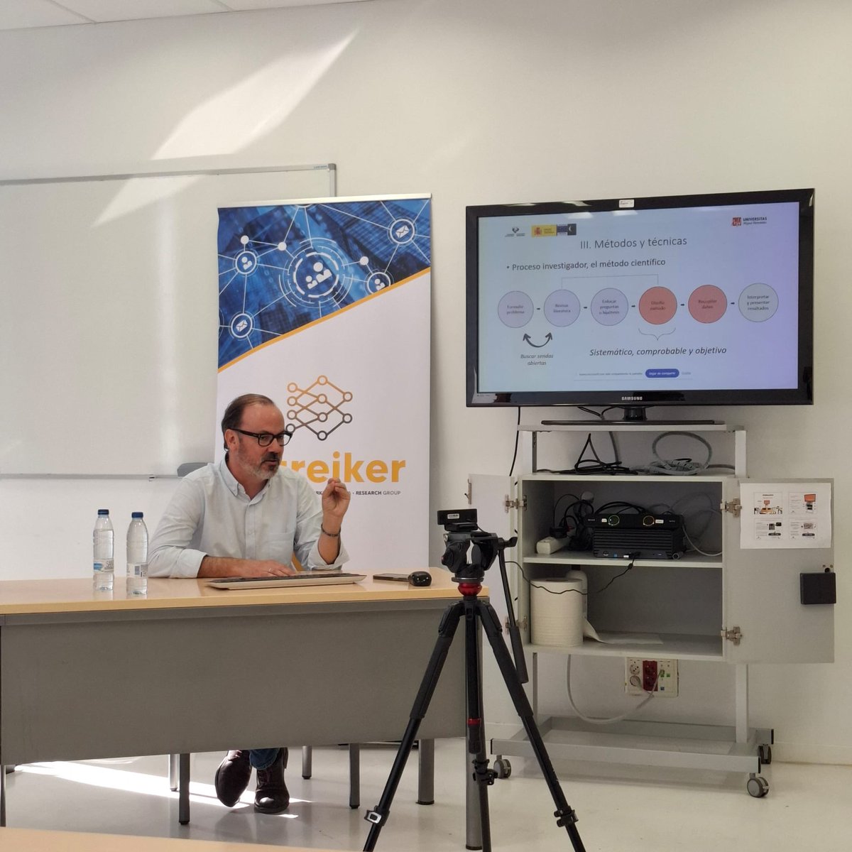 Gureikertaldea's tweet image. Hoy hemos asistido a la Jornada de Investigación en Comunicación Social celebrada en nuestra Facultad @upvehu_gkz_csc👥🕵️🌐Hemos aprendido con las ponencias de @magdatrillo, @mcarvajal_ y María Luisa Humanes (@urjc) 🗣️ ¡Muchísimas gracias a todos los ponentes y asistentes!