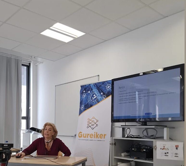 Gureikertaldea's tweet image. Hoy hemos asistido a la Jornada de Investigación en Comunicación Social celebrada en nuestra Facultad @upvehu_gkz_csc👥🕵️🌐Hemos aprendido con las ponencias de @magdatrillo, @mcarvajal_ y María Luisa Humanes (@urjc) 🗣️ ¡Muchísimas gracias a todos los ponentes y asistentes!