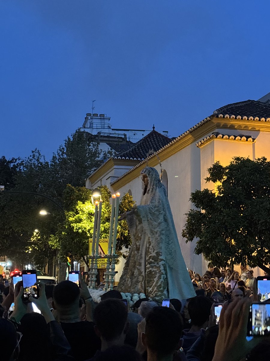 ‼️ Ya en las calles del barrio de la Victoria el traslado del Rocío
#CofradíasMLG