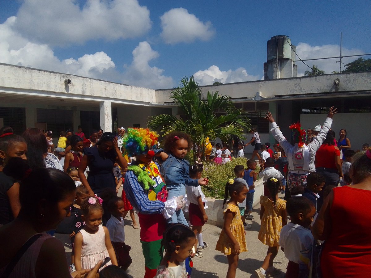 maceitos's tweet photo. Entre risas y canciones. Educandos, familiares, docentes y organizaciones de masas del municipio #Mella celebrando el 64 Aniversario de la creación de los círculos infantiles. Muchas Felicidades. #dmemella  #LaPrimeraInfanciaSiImporta #zuzelchacon #dpemella https://t.co/pAgFimUQ4I