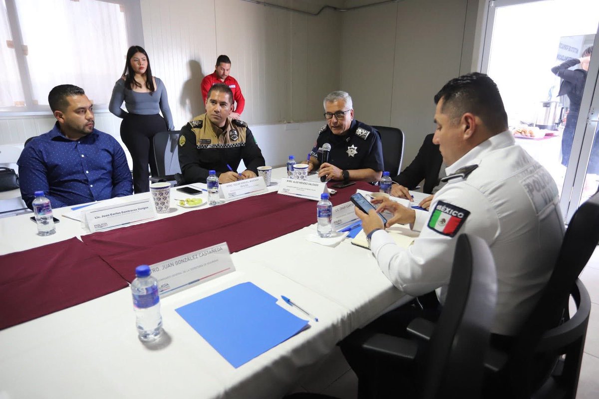 Para la Secretaría es importante generar buenos resultados para tener una comunidad segura, y la coordinación entre los tres órdenes de gobierno y las comisarías es de gran apoyo para prevalecer La Paz en nuestro municipio.

El día de hoy, se llevó a cabo la reunión de comisarios