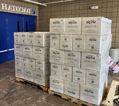 PioneerSeeds's tweet photo. Five Pioneer team members joined SD FFA to pack 55,000+ meals in 5 hours with Meals of Hope! Proud to give back and support the next generation of ag leaders. π½πͺ #LivingToServe #PioneerSeeds #CommunityInAg https://t.co/PmBCbf0Sri