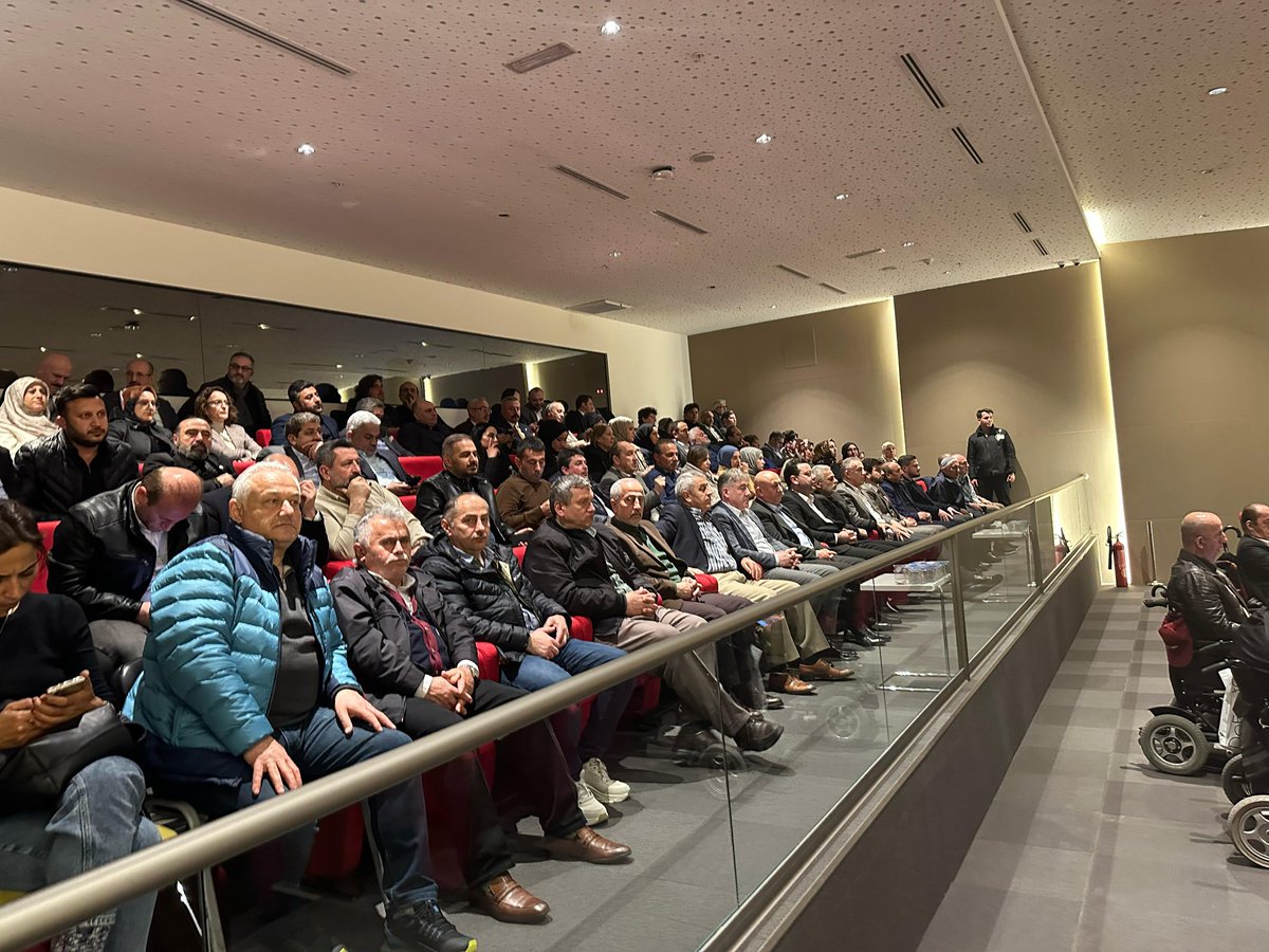 Bugün Ümraniye Belediye Meclisinde, 2024 yılına ait faaliyet raporumuzun sunumu Belediye Başkanımız <a href="/ismetyildirimtr/">İsmet Yıldırım</a> tarafından gerçekleştirildi.

Altyapı ve üstyapı yatırımlarımızın yanı sıra; insana dokunan projelerimizle, eğitimden spora, kültürden çevreye birçok alanda hayata