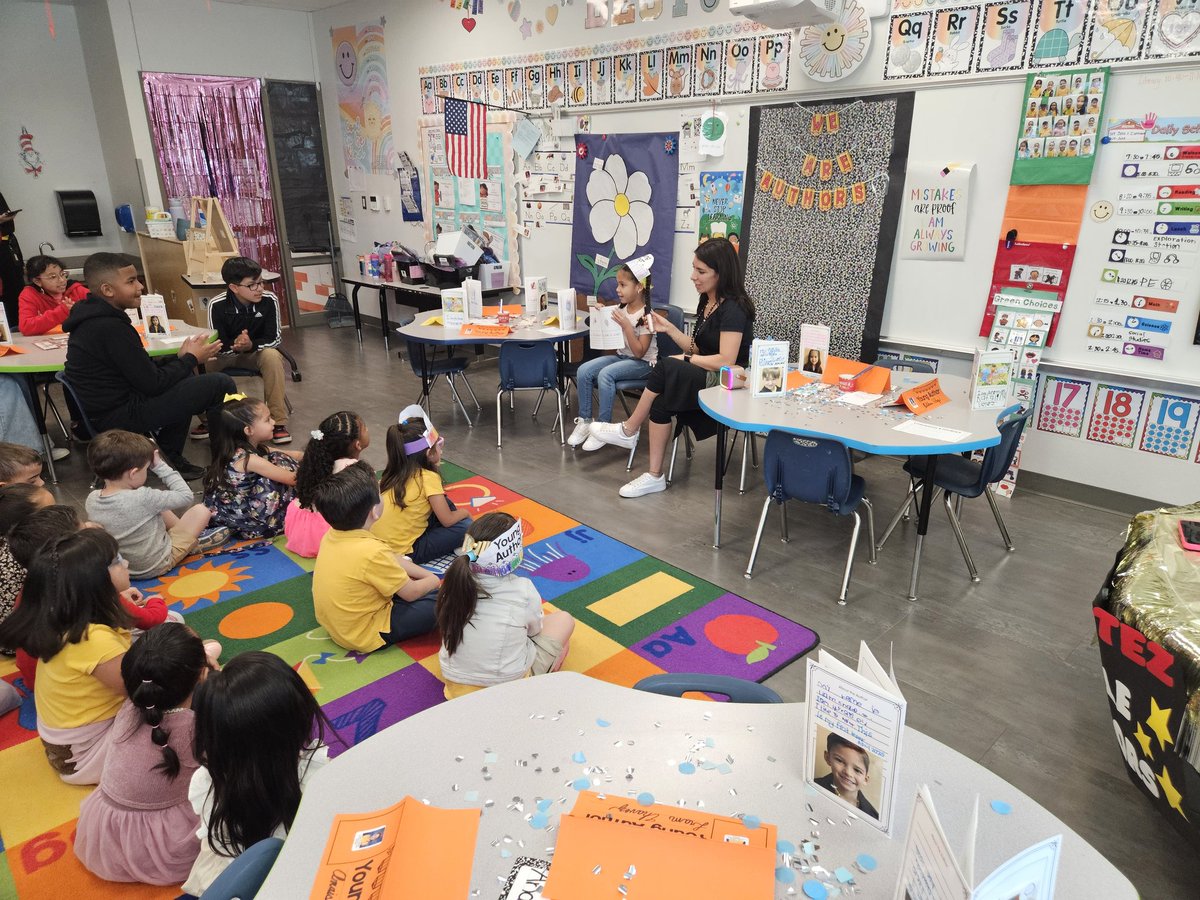 SGTCarrasco_ES's tweet photo. PreK Readers and Writers showcased in Ms. Cortez' classroom! #YoungAuthors #TeamSISD #ALLIN https://t.co/gCVj8NMiqg