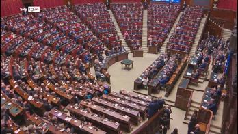 OsservaMy's tweet photo. A sx il Parlamento ieri durante il discorso di Re Carlo.
A dx il Parlamento oggi durante un’interrogazione sulla violenza di genere.
.
V E R G O G N A !
V E R G O G N A !
V E R G O G N A ! https://t.co/9rmf9KjLOY