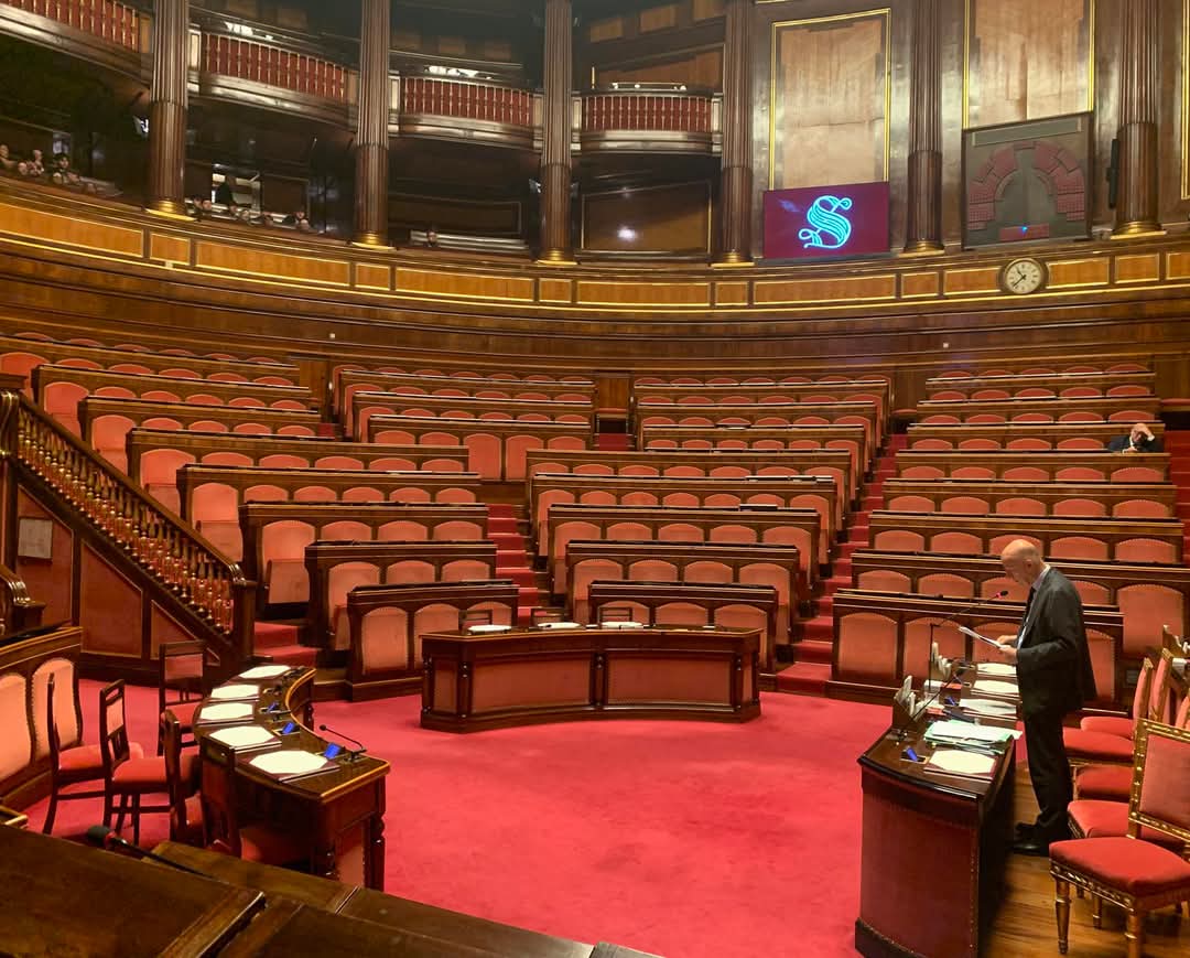OsservaMy's tweet photo. A sx il Parlamento ieri durante il discorso di Re Carlo.
A dx il Parlamento oggi durante un’interrogazione sulla violenza di genere.
.
V E R G O G N A !
V E R G O G N A !
V E R G O G N A ! https://t.co/9rmf9KjLOY